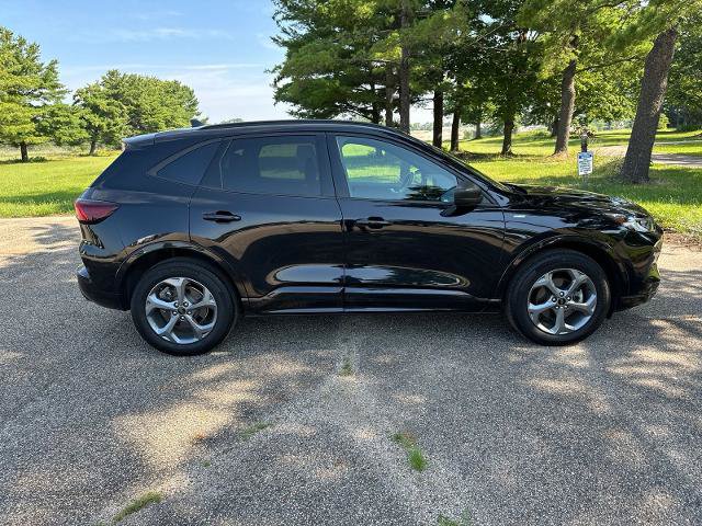Certified 2023 Ford Escape ST-Line w/ Tech Pack #1 AWD/4WD image 10