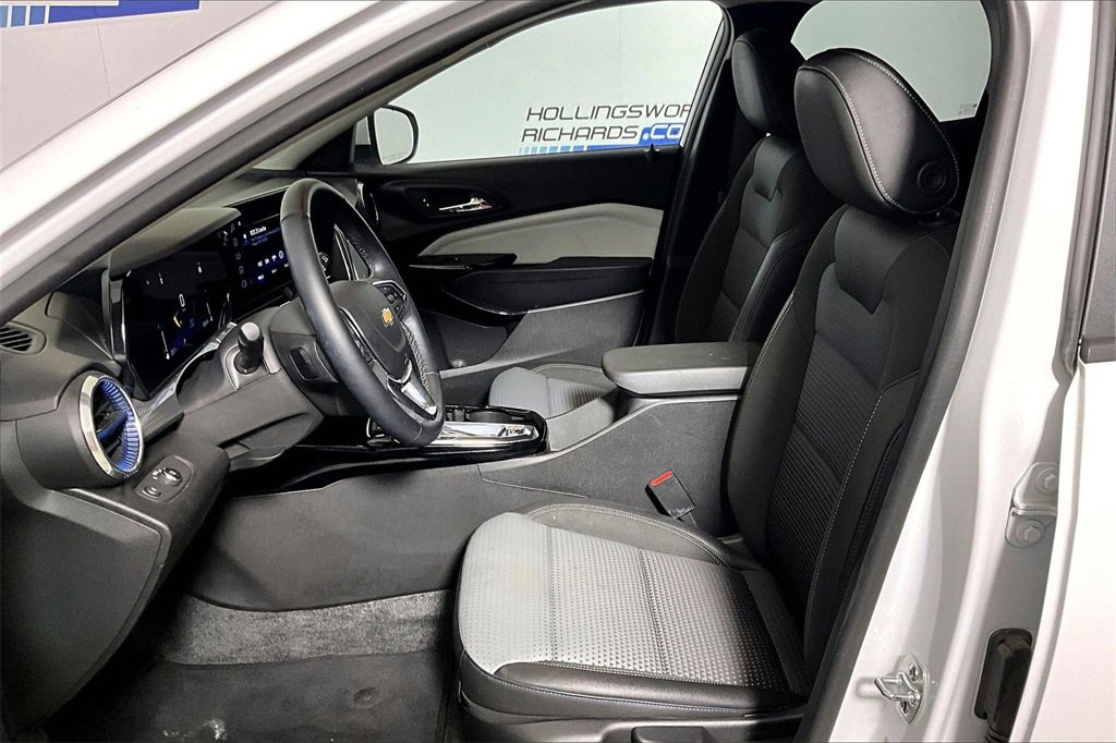 Used 2025 Chevrolet Trax LT w/ LT Convenience Package image 20