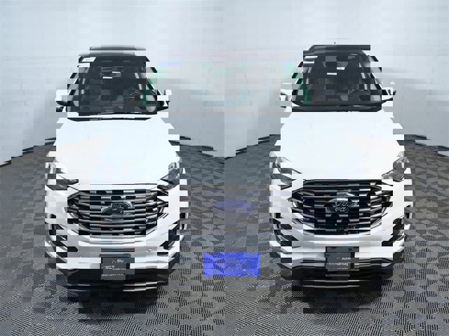 Certified 2023 Ford Edge Titanium w/ Class II Trailer Tow Package image 3