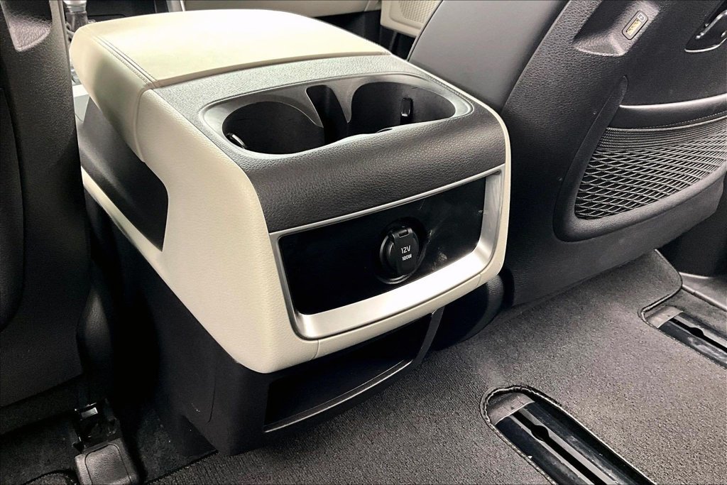 Used 2023 Kia Carnival LX FWD image 33