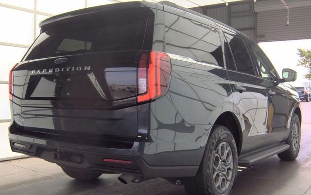 Certified 2025 Ford Expedition Active AWD/4WD image 2