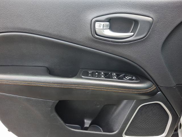 Used 2018 Jeep Compass Limited AWD/4WD image 12