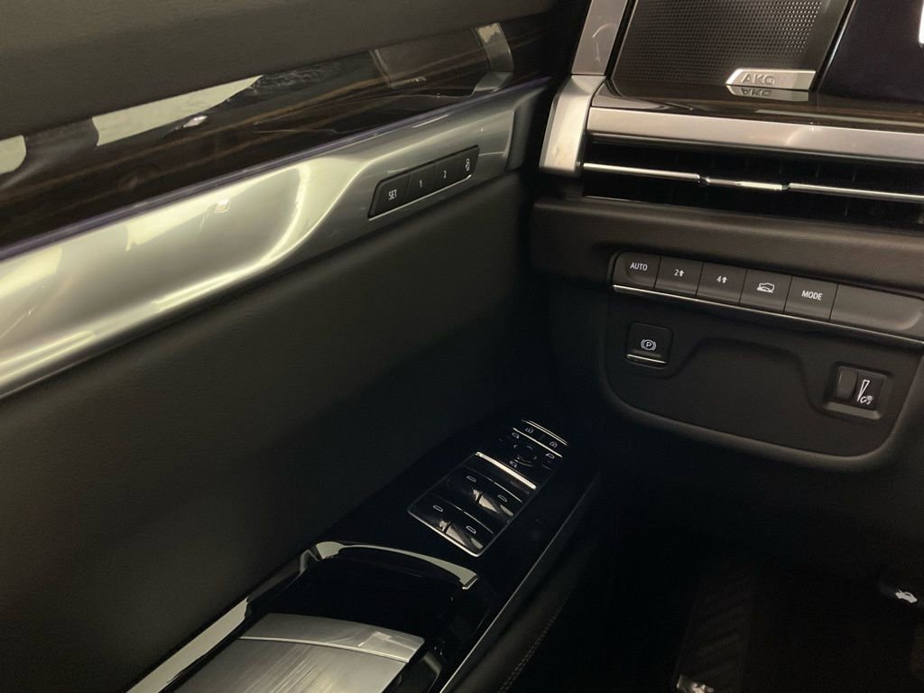 Used 2025 Cadillac Escalade Luxury image 20