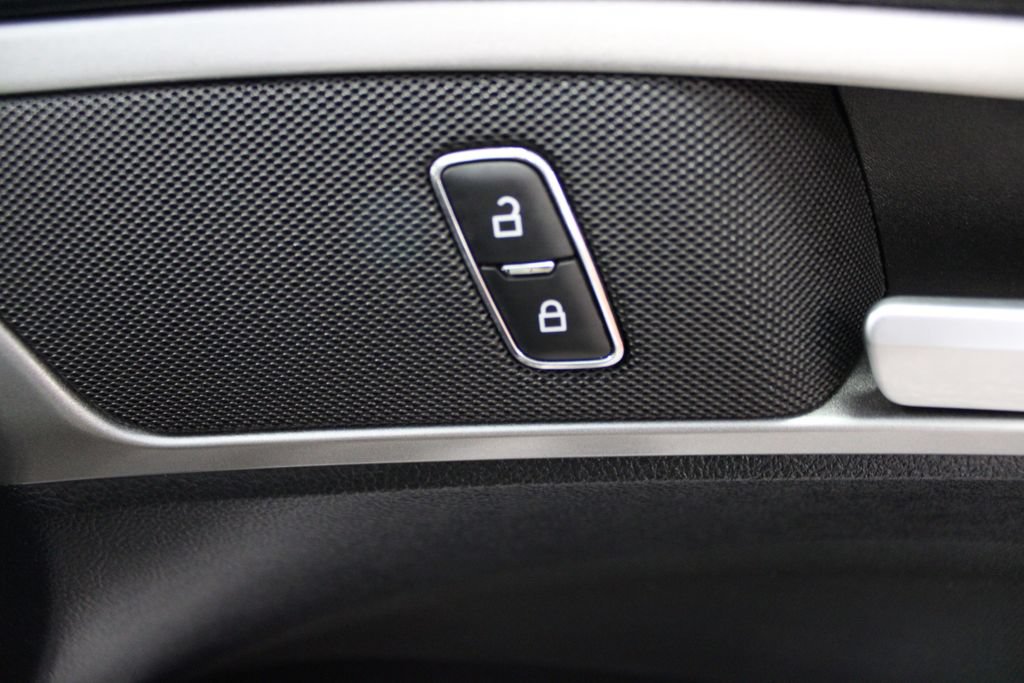 Certified 2020 Ford Fusion SE FWD image 38
