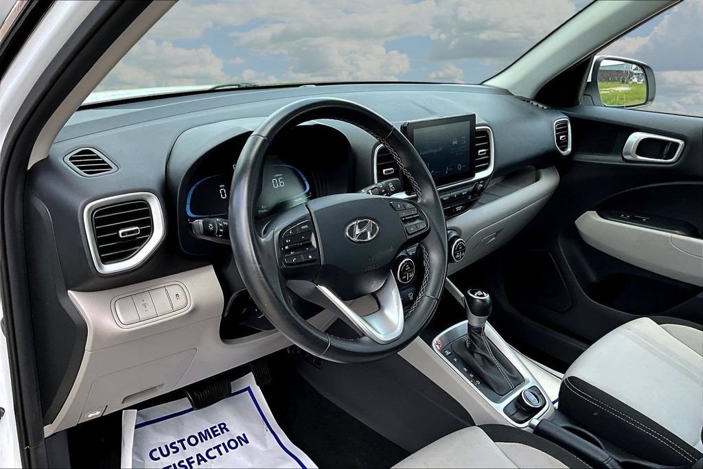 Used 2025 Hyundai Venue SEL FWD image 18