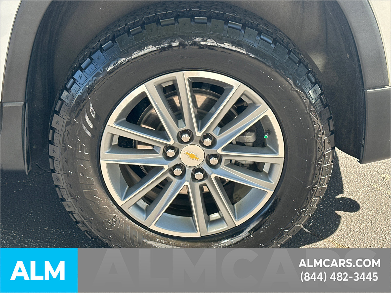 Used 2023 Chevrolet Traverse LT FWD image 22