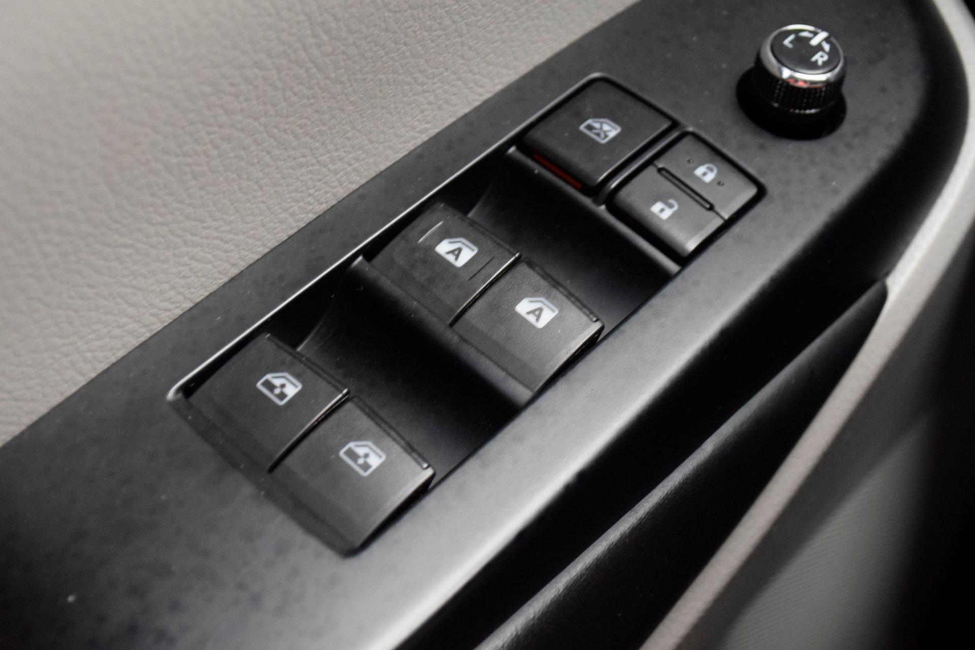 Used 2019 Toyota Highlander Plus FWD image 15