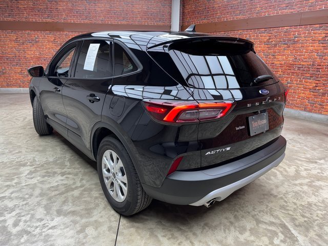 Certified 2025 Ford Escape Active w/ Cold Weather Package image 3