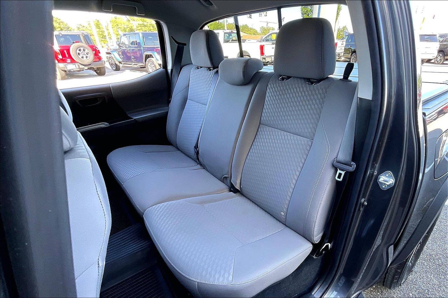 Used 2022 Toyota Tacoma SR5 AWD/4WD image 24