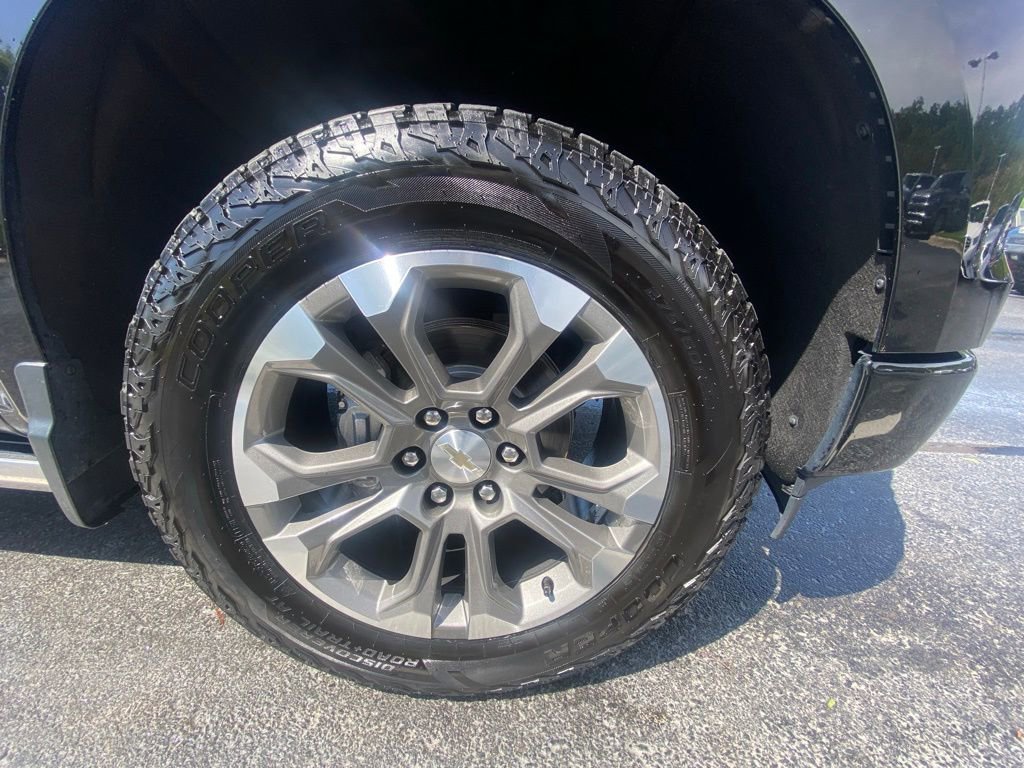 Used 2023 Chevrolet Silverado 1500 High Country w/ Technology Package AWD/4WD image 29