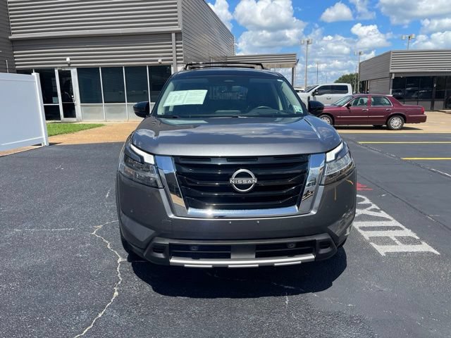 Used 2023 Nissan Pathfinder Platinum FWD image 12