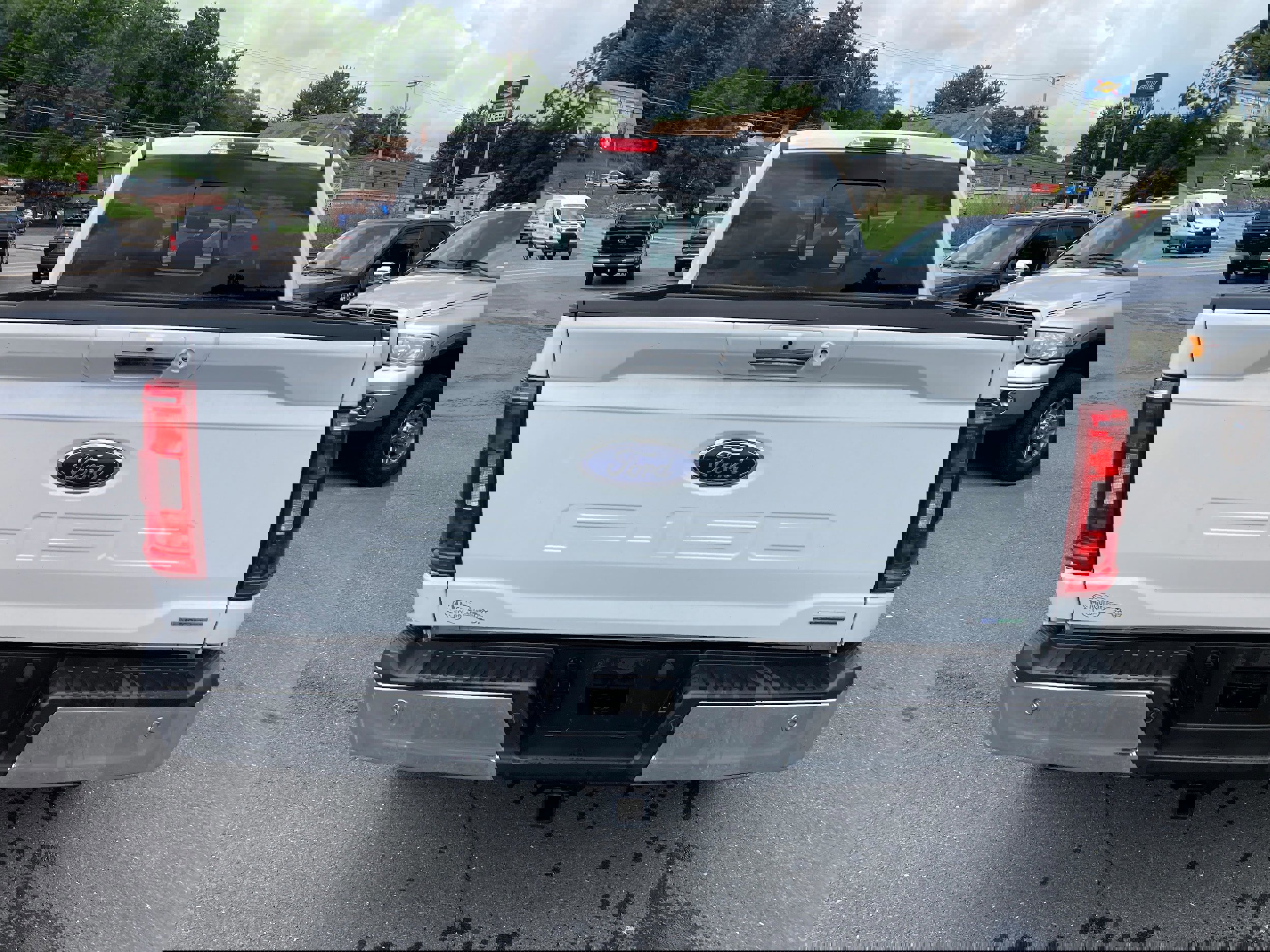 Certified 2022 Ford F150 XLT w/ Equipment Group 302A High image 4