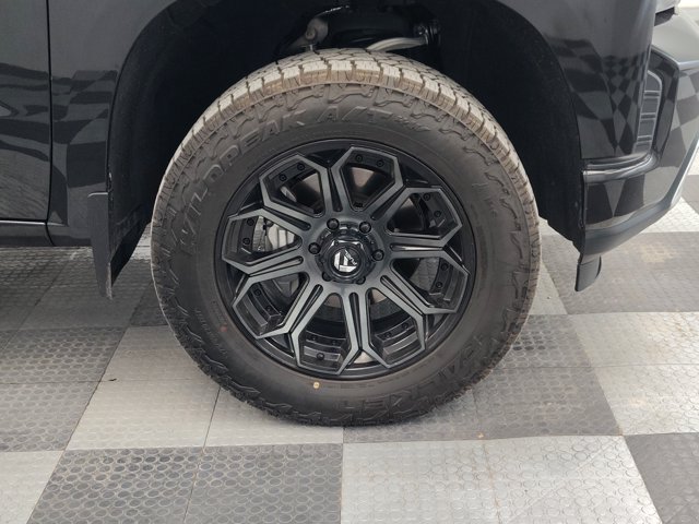 Used 2019 Chevrolet Silverado 1500 High Country w/ Technology Package AWD/4WD image 15
