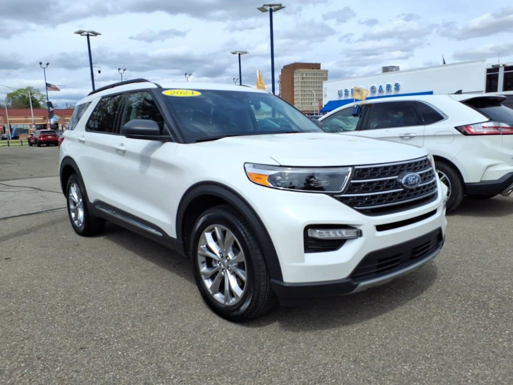 Certified 2024 Ford Explorer XLT w/ Equipment Group 202A AWD/4WD image 4