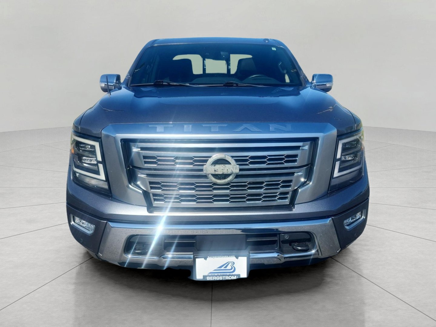Used 2021 Nissan Titan Platinum Reserve w/ Moonroof Package AWD/4WD image 4