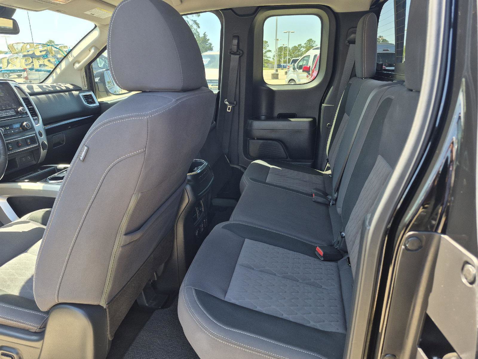 Used 2020 Nissan Titan SV w/ SV Convenience Package image 16