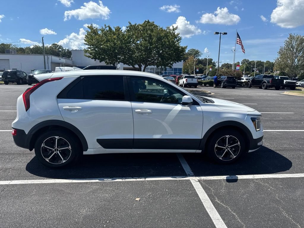 Used 2023 Kia Niro LX FWD image 6