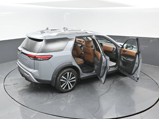 Used 2024 Nissan Pathfinder Platinum AWD/4WD image 30