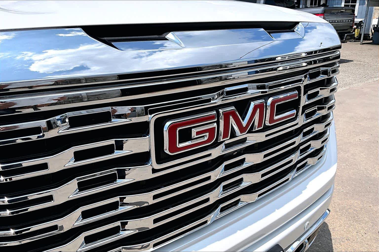 Used 2024 GMC Sierra 1500 Denali w/ Denali Reserve Package AWD/4WD image 30