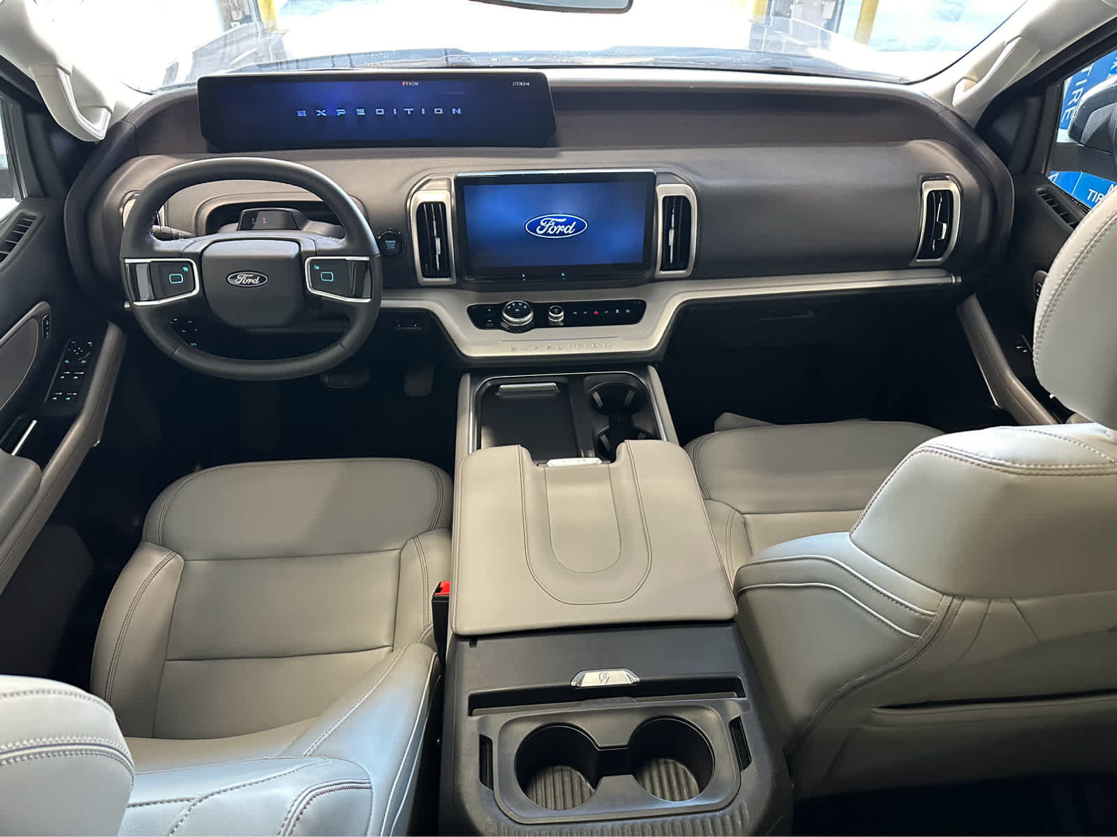 Certified 2025 Ford Expedition Active AWD/4WD image 7