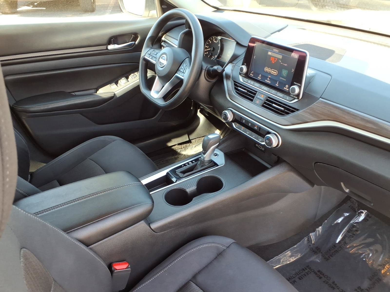 Used 2025 Nissan Altima 2.5 SV FWD image 10