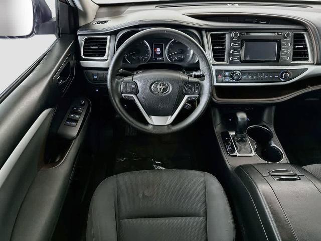 Used 2018 Toyota Highlander LE w/ Carpet Mat Package (TMS) AWD/4WD image 10