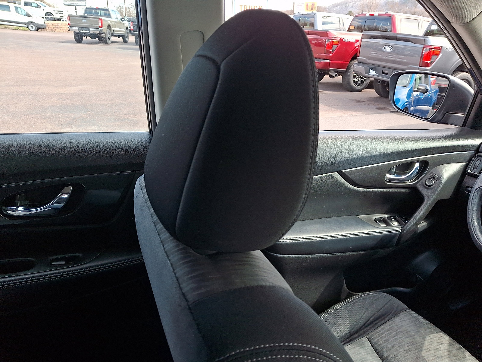 Used 2017 Nissan Rogue S image 13