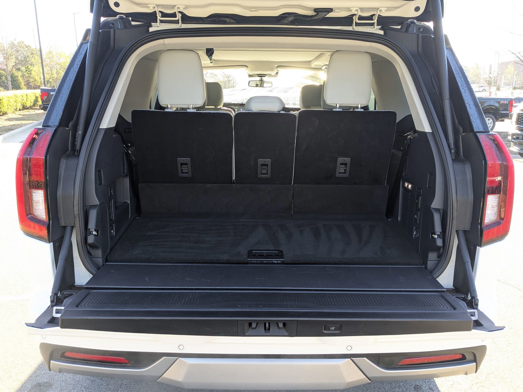 Certified 2025 Ford Expedition Platinum w/ Platinum Ultimate Package image 36