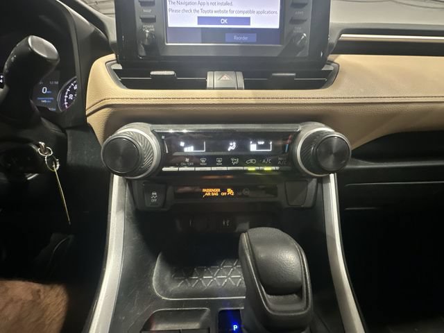 Used 2019 Toyota RAV4 LE w/ Carpet Mat Package FWD image 21