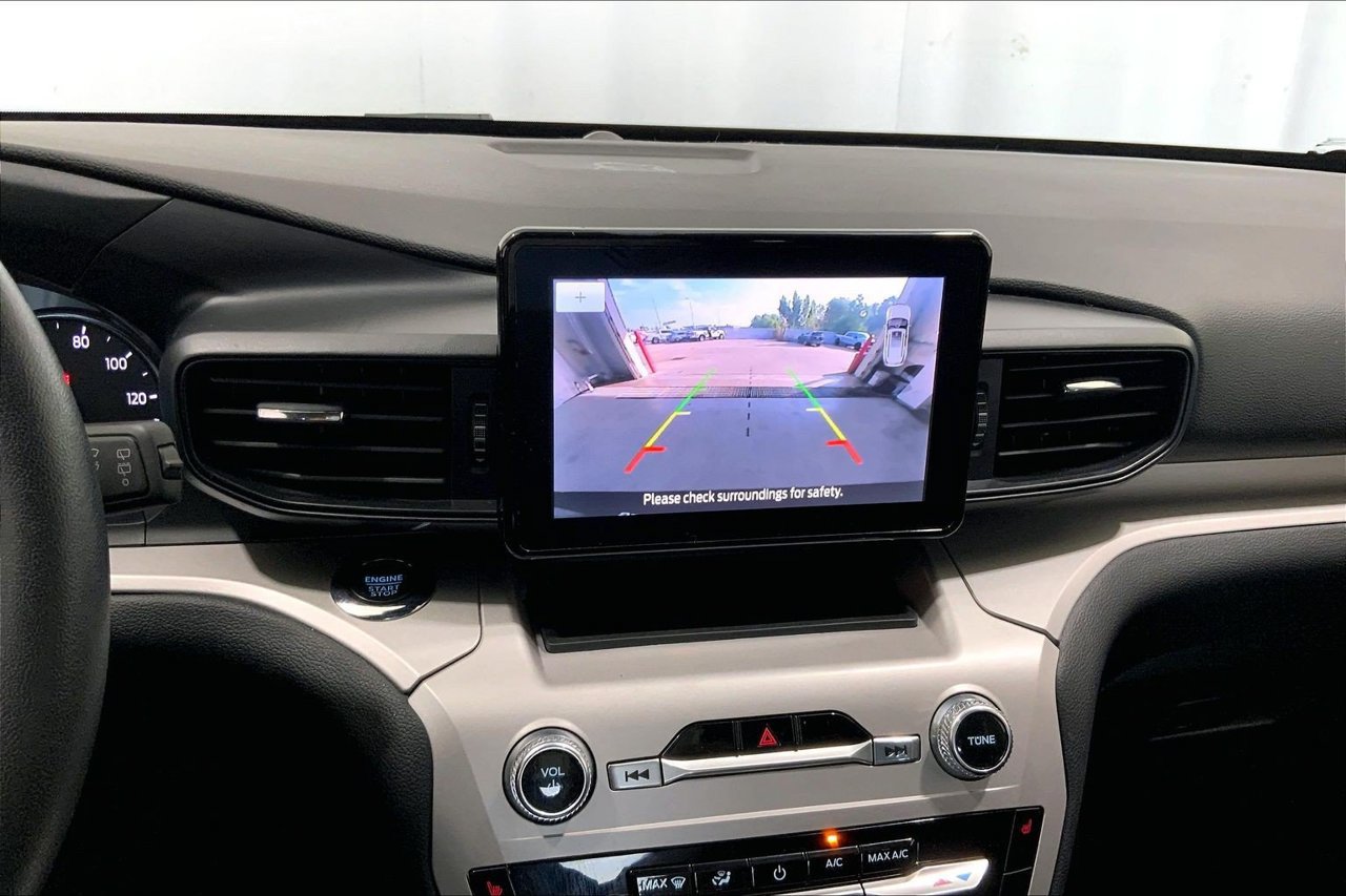 Certified 2024 Ford Explorer XLT RWD image 21