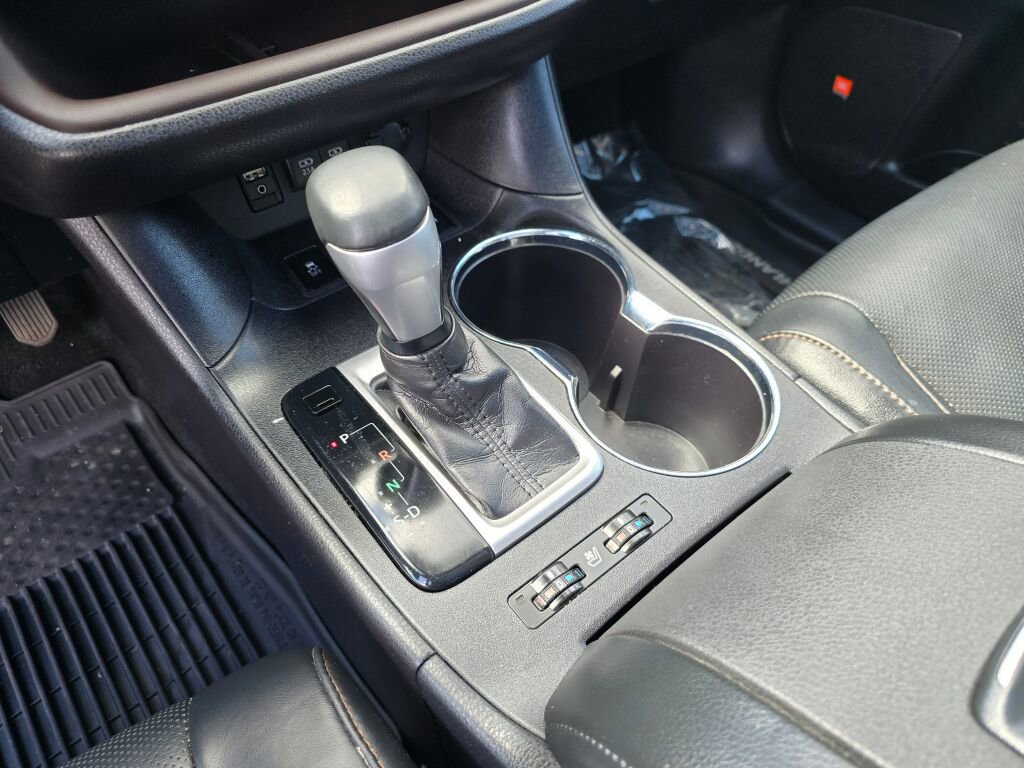 Used 2018 Toyota Highlander Limited Platinum AWD/4WD image 30
