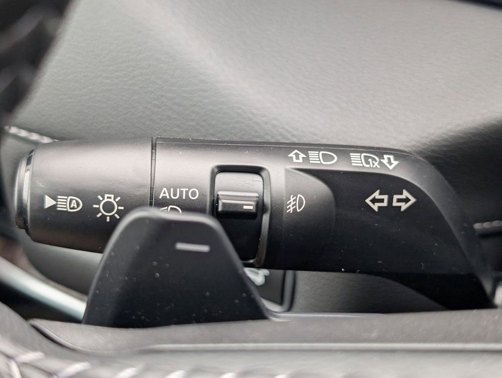 Used 2025 Nissan Armada Platinum image 32