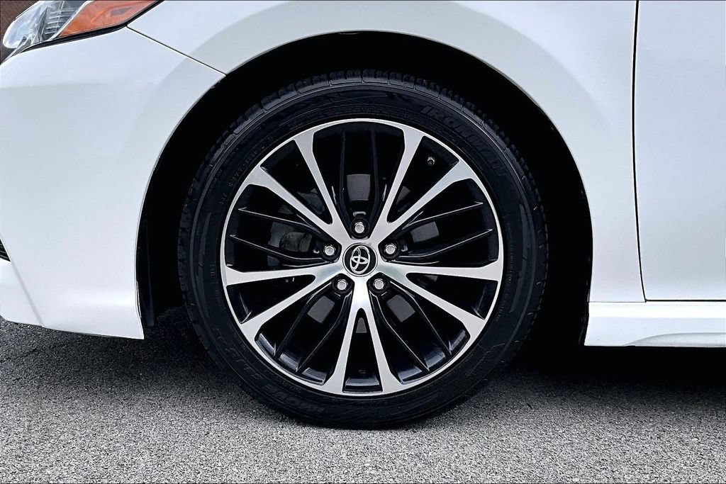 Used 2019 Toyota Camry SE FWD image 9