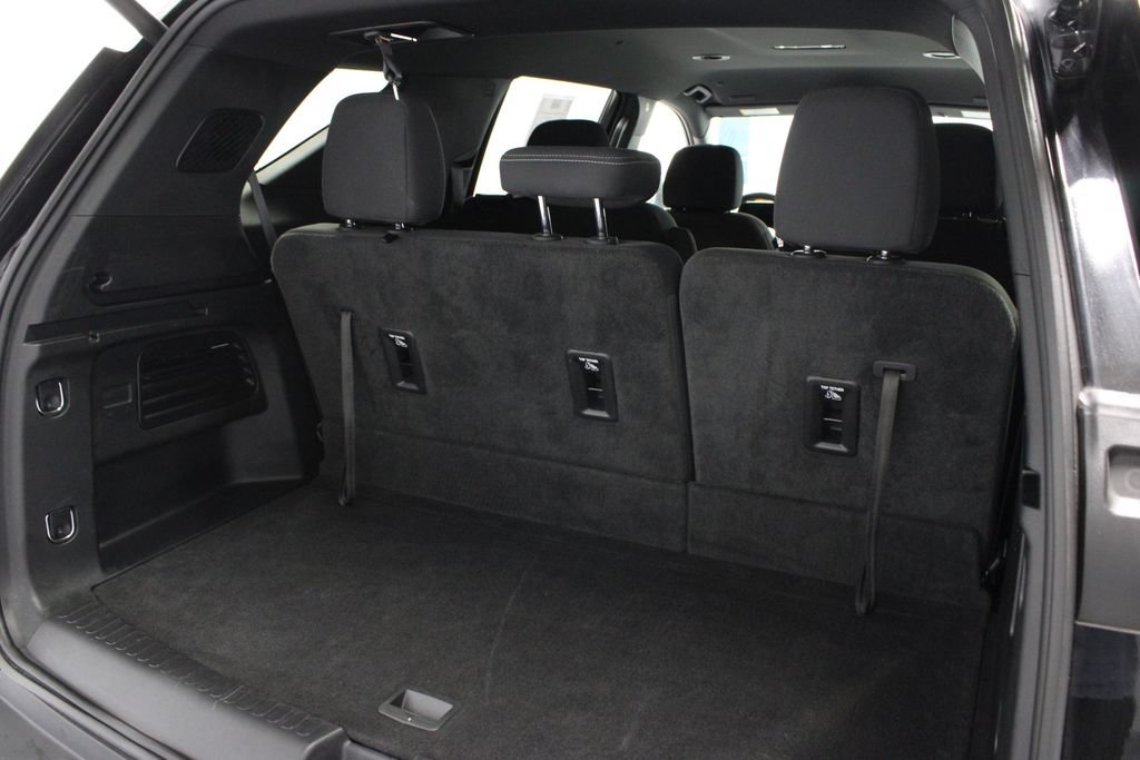 Used 2025 Chevrolet Traverse LT AWD/4WD image 16