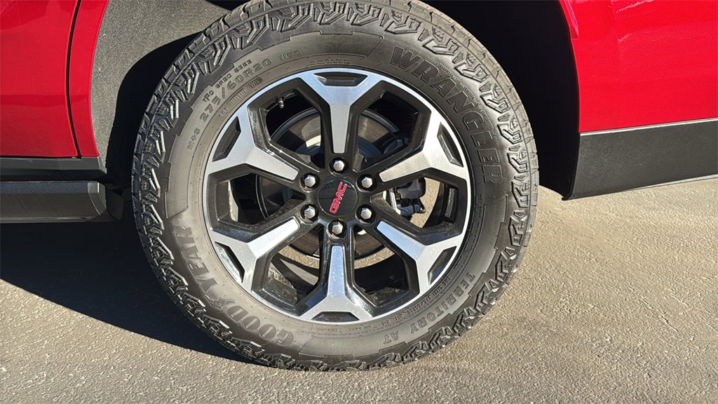 Used 2025 GMC Yukon AT4 w/ AT4 Premium Package image 10