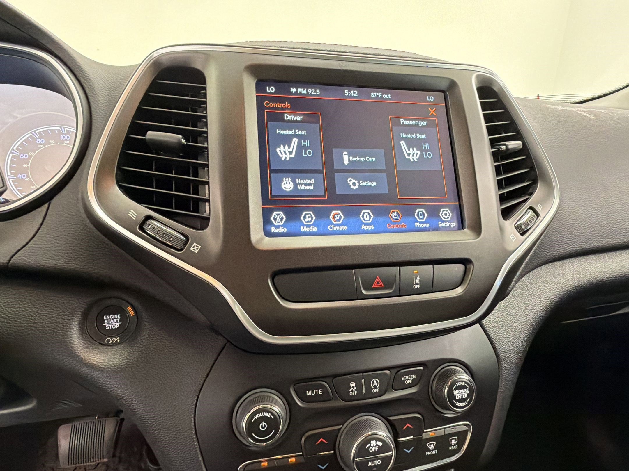 Used 2022 Jeep Cherokee Trailhawk image 21