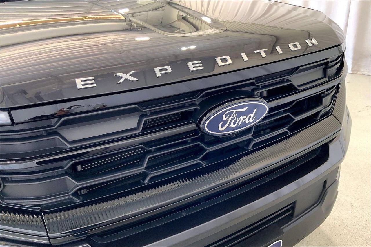 Certified 2025 Ford Expedition Active AWD/4WD image 30