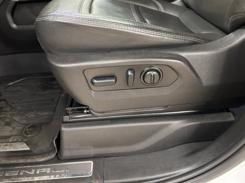 Used 2022 GMC Sierra 2500 Denali AWD/4WD image 12