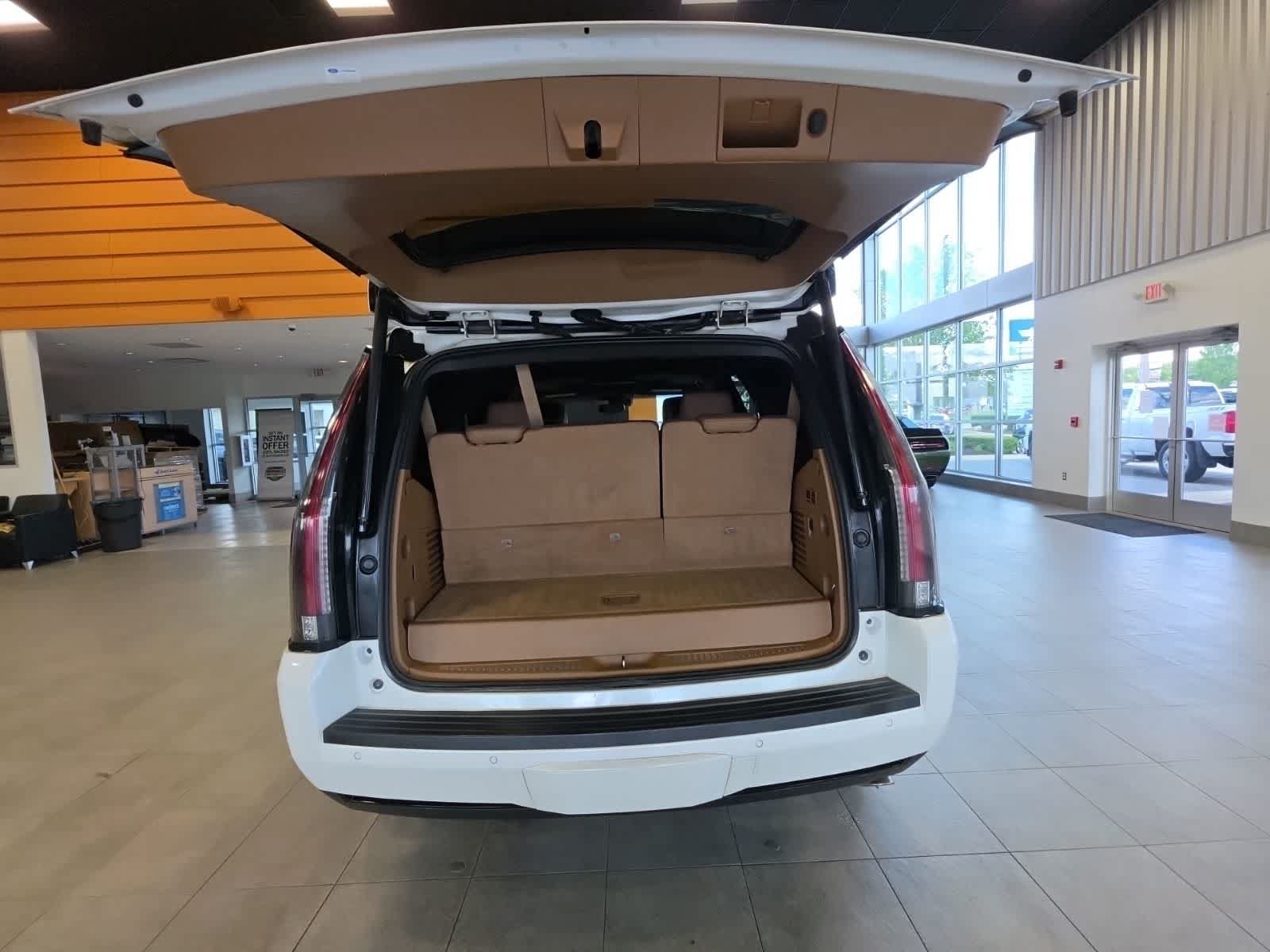 Used 2017 Cadillac Escalade Platinum AWD/4WD image 10