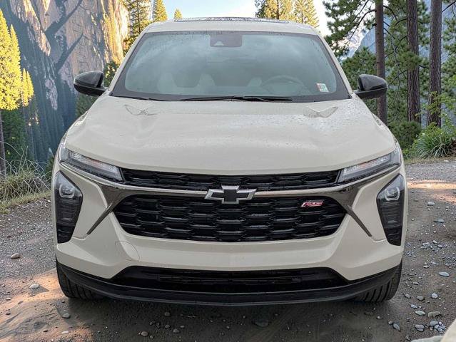 Used 2026 Chevrolet Trax RS w/ Sunroof Package FWD image 9