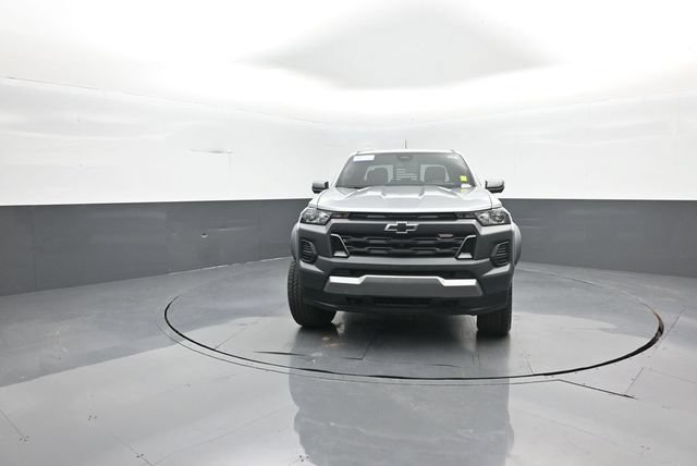 Used 2025 Chevrolet Colorado Trail Boss AWD/4WD image 3