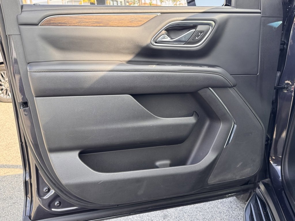 Used 2023 Chevrolet Suburban Premier image 16