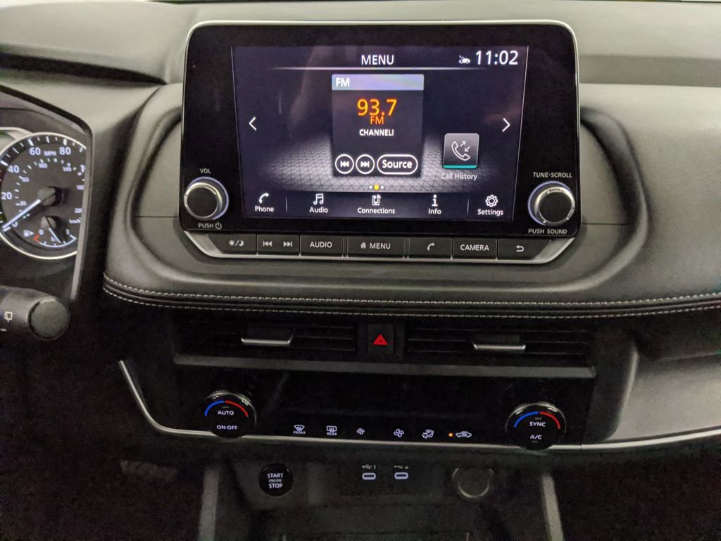 Used 2024 Nissan Rogue SV image 8