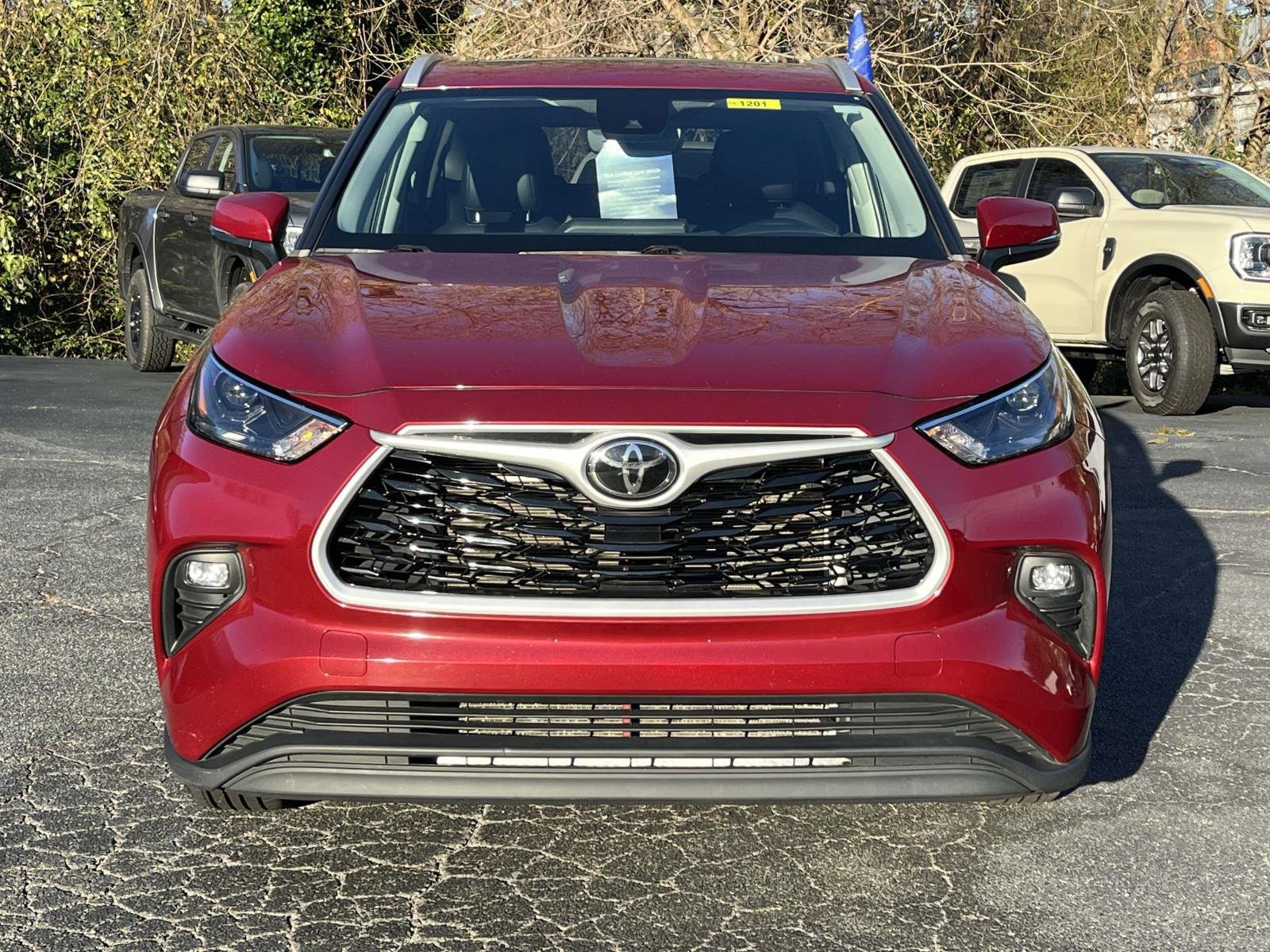 Used 2023 Toyota Highlander XLE image 8