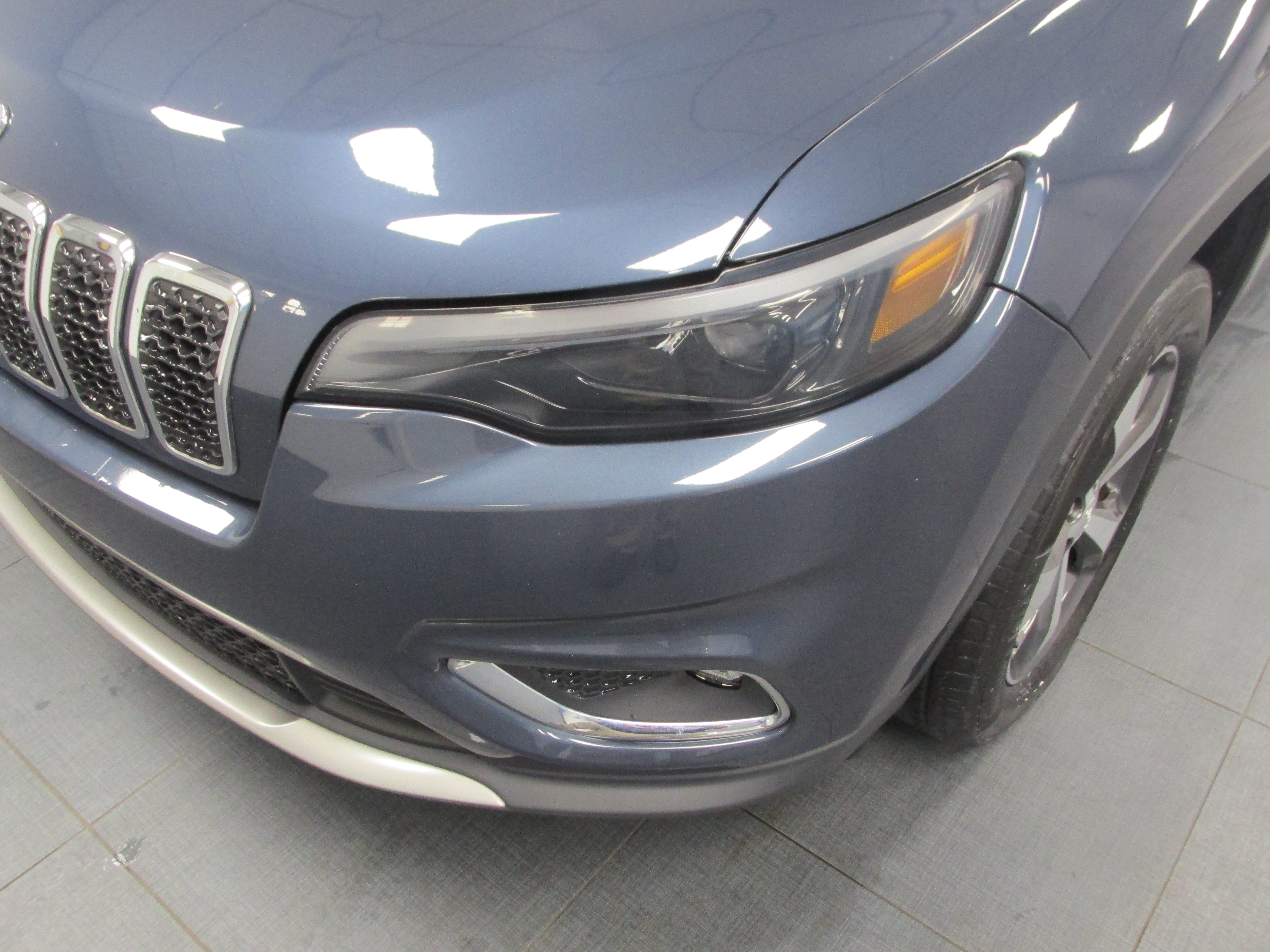 Used 2019 Jeep Cherokee Limited AWD/4WD image 9