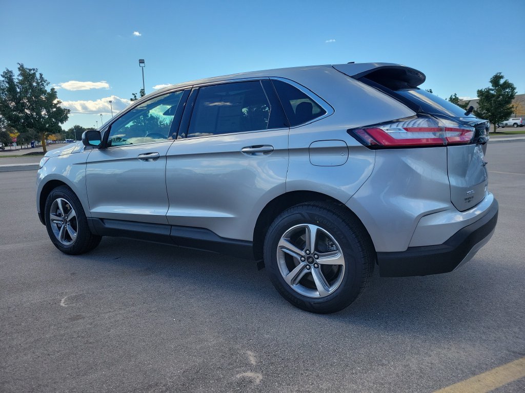 Certified 2024 Ford Edge SEL w/ Convenience Package AWD/4WD image 3