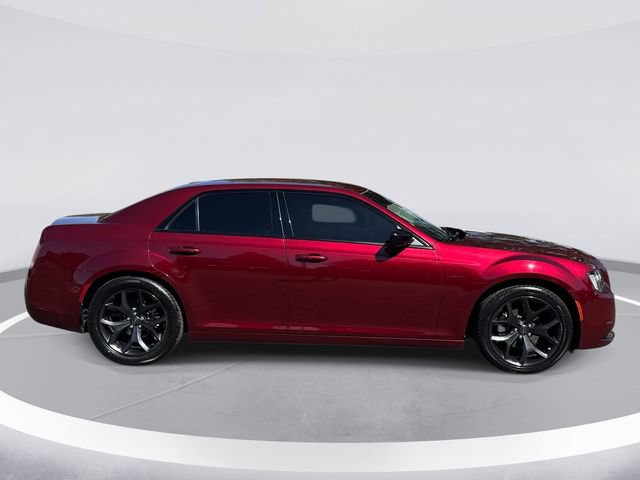 Used 2022 Chrysler 300 Touring w/ Sport Appearance Package RWD image 4