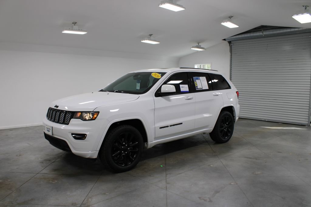Used 2020 Jeep Grand Cherokee Altitude image 5