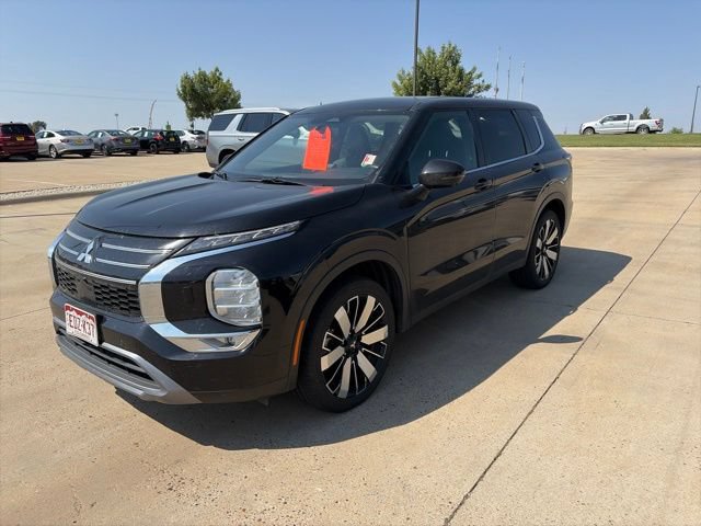 Used 2025 Mitsubishi Outlander SE AWD/4WD image 4