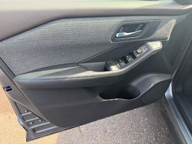 Used 2022 Nissan Rogue SV AWD/4WD image 22